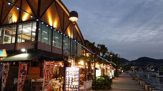 長崎港を望むお洒落なショッピングモール
