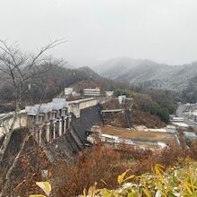 展望台から見たダムの様子です。