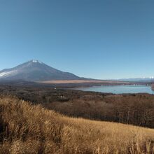 富士山、山中湖、南アルプスの眺めが最高です。
