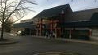 ダウンタウンから電車とバスでも来れます。