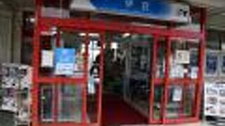 那覇から名護に向かう高速道路の休憩所