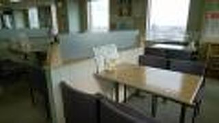 パーラーというより定食屋