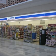 品揃えも寧ろ国内線到着階店舗より良い気がしました…。