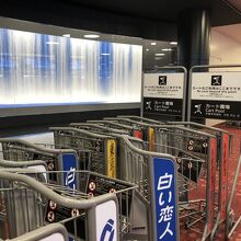 手荷物が多い方はカート利用が便利！結構、歩きます