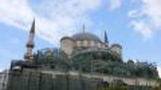 修復中のモスク