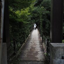 遊歩道へ続きます