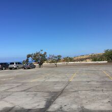 駐車場は丘の上からの景色が良いです。