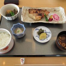 定食は1800円++、赤魚の西京焼き、美味しかったです