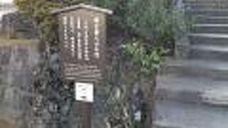 義士墓入口の門