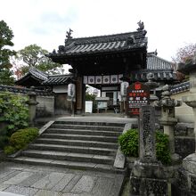 帯解寺山門