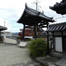 帯解寺境内