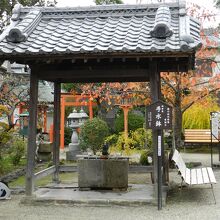 帯解寺境内手水鉢