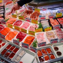 カラフルな魚介類