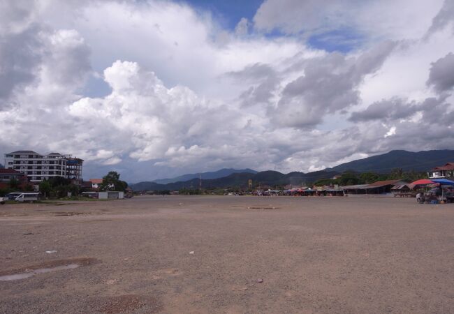 旧米軍飛行場跡地