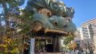 獅子の舞台がある有名な神社