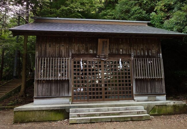 男坂か女坂か迷っていたらこちらの神社が見えました