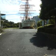 都会の中で保存された船の姿はちょっと新鮮