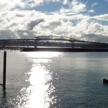 オークランドハーバーブリッジも真正面に