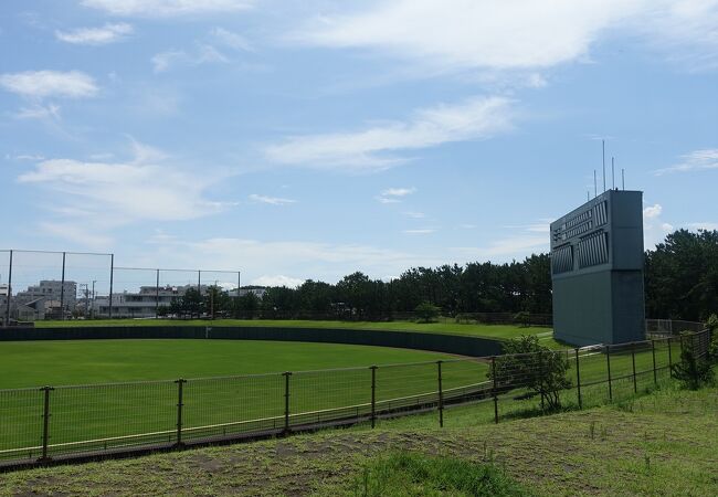 サザンオールスターズのコンサートも行われた野球場がある