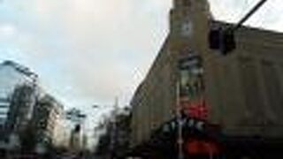 インド風の意匠の近代建築です