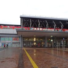 高知駅にアンパンマン列車