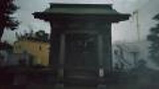 小さな神社です