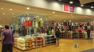 秋物のコートが販売されていました