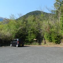 那岐山が望める場所に広い駐車場がありました