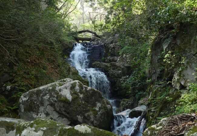 那岐山登山口からすぐのところにある『蛇淵の滝』