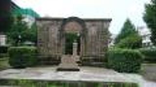 ザビエル上陸を記念した旧聖堂の石壁