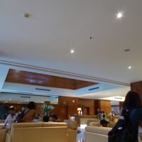 ロビーはまあまあ広い