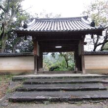 長岳寺入口の山門