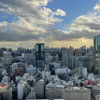 部屋からの景色。高いビルが増えましたね。