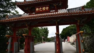 首里城の正門は守礼門