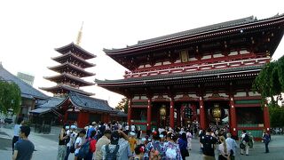 五重塔が宝蔵門と並んで素晴らしく、さすが