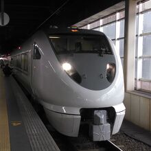 683系8000番台も使用される