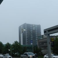 空港側から見た朝の外観