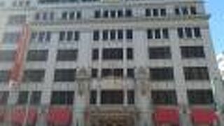 貫禄のある老舗百貨店の本店