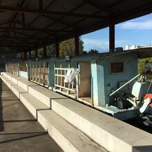 抗夫を坑内に運んだ人車