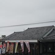 落ち着いた和風の店構え