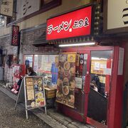 路地裏の24時間営業の家系ラーメン。