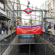 金属製のフェンスでロックされてます