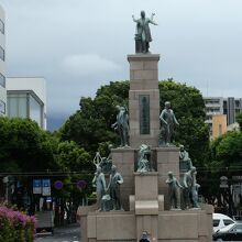 実際の人間大きさと比べると～