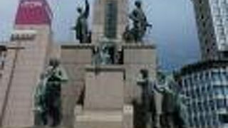 ＪＲ鹿児島中央駅のロータリー前に鎮座！