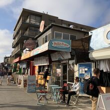 どことなくレトロ感漂う海辺のお店たち