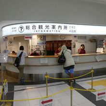 改札口目の前で目立つ白の帯ライト！、、