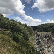 離れた場所からのバロン滝