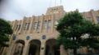 優雅な歴史的な建造物