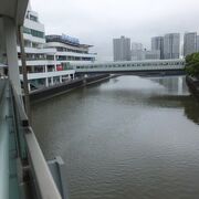 横浜駅からベイクオーターへの連絡橋。