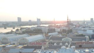 中世の街並みの旧市街地と近世の街並みの新市街地が対照的